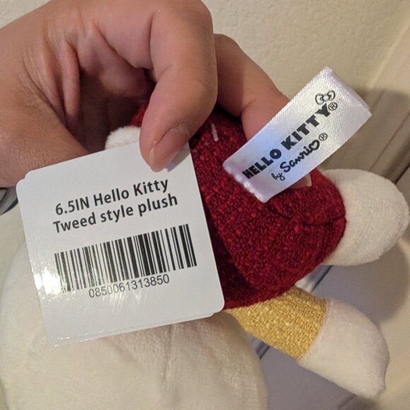 Hello Kitty 6.5" Tweed STyle Plush - Round 1 Exclusive - Picture 2 of 4